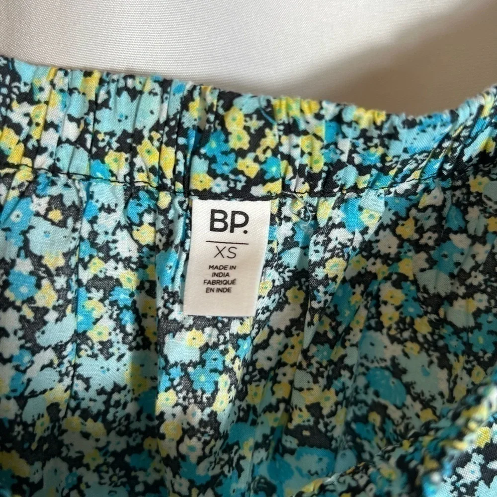 NWT BP. Floral Bubble Crop Top, Size X-Small in Black Maisey Ditsy